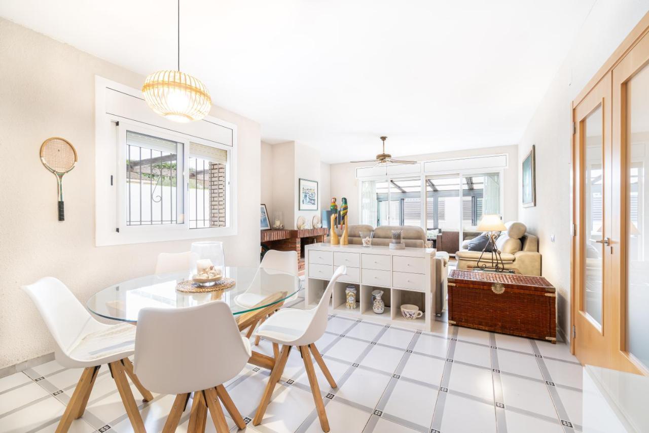 坎布里尔斯"Charm & Cozy 4Br - 3Ba With Pool & Barbecue"别墅 外观 照片